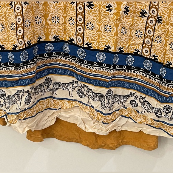 New with Tags! XL Yellow & Navy Top from Dress Barn - Fun Boho Tiger Print - Picture 3 of 6